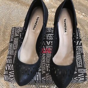 Vanessa black shoes with heels Size 7.5